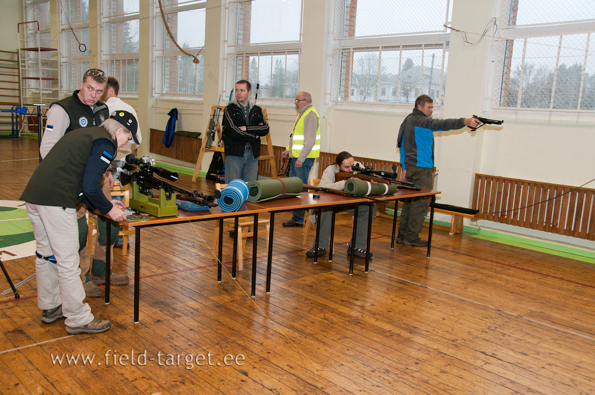 Püssid on õpilastele näitamiseks ettevalmistatud